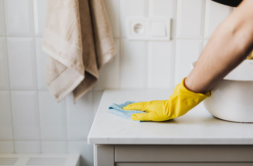 How To Remove Hard Water Stains In Your Bathroom and Kitchen